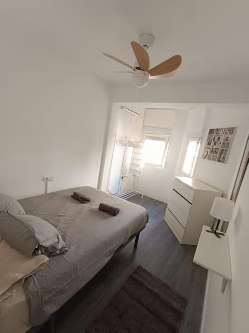Estupendo Piso Renovado A 30 Metros De La Playa Lejlighed Almería Eksteriør billede