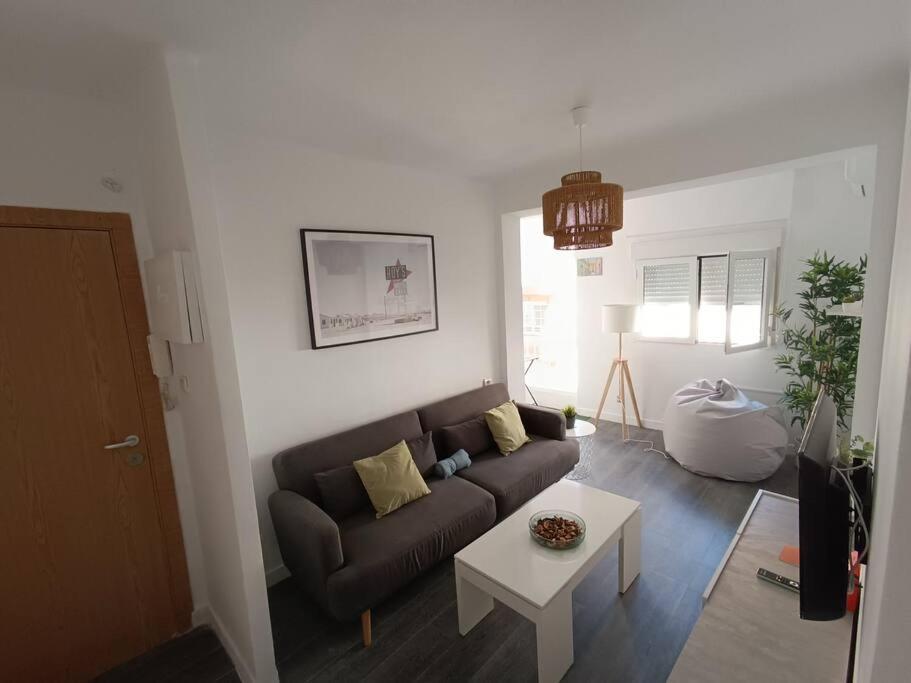 Estupendo Piso Renovado A 30 Metros De La Playa Lejlighed Almería Eksteriør billede