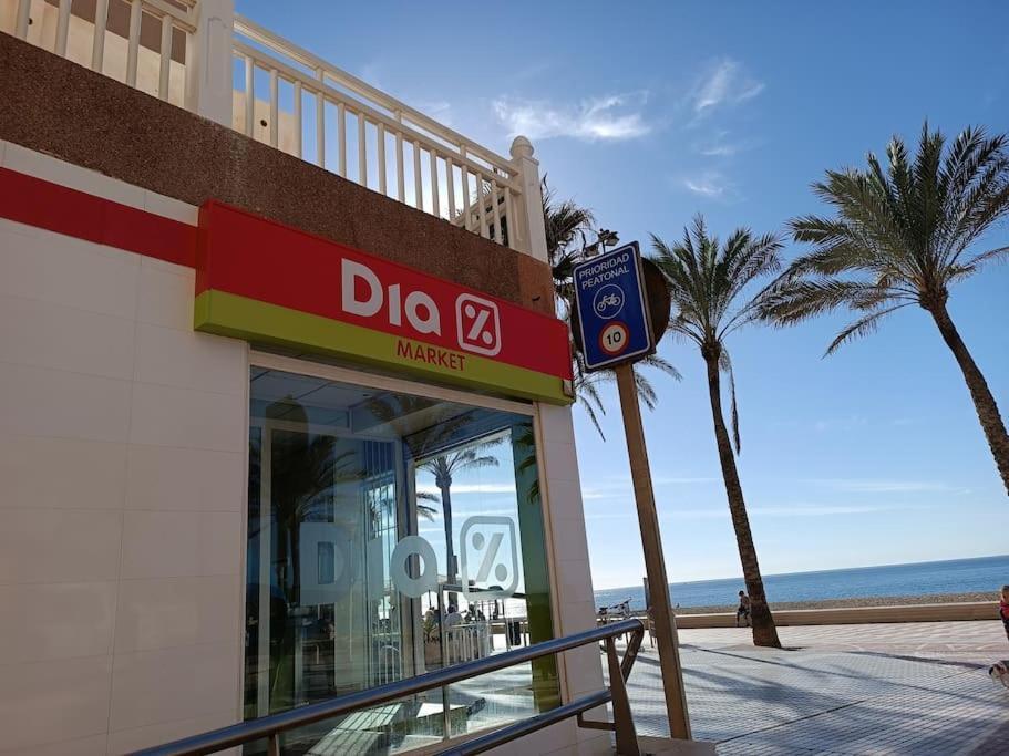 Estupendo Piso Renovado A 30 Metros De La Playa Lejlighed Almería Eksteriør billede