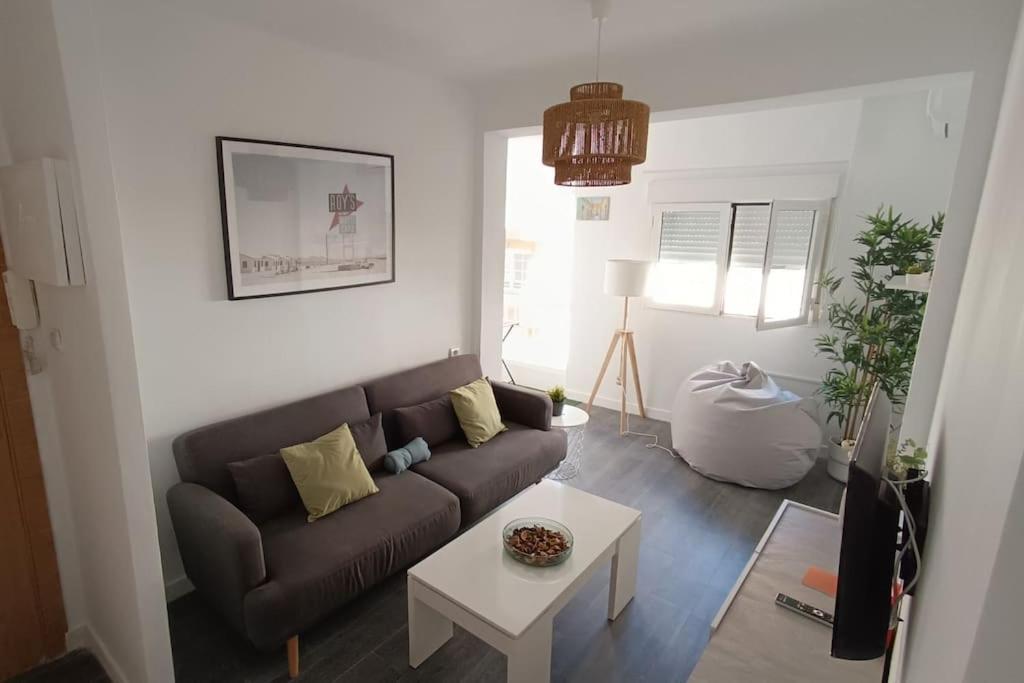 Estupendo Piso Renovado A 30 Metros De La Playa Lejlighed Almería Eksteriør billede